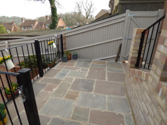 Patio (b)