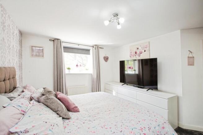 5 bed Town House for sale Image 7
