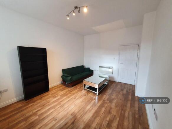 Lounge/Kitchen Pic 2