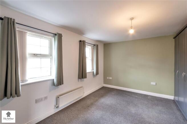 4 bed House for sale Image 9