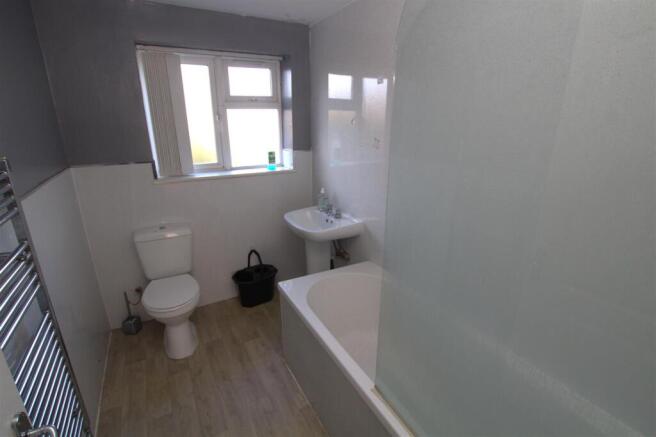 2 bed Apartment to rent Image 6