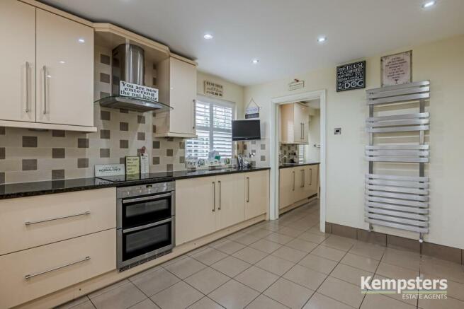 Kitchen 4.jpg