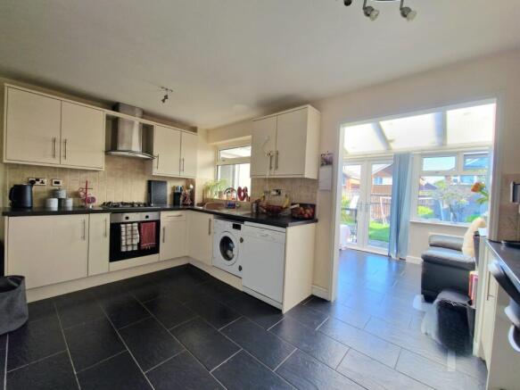Chieveley Close, Rugeley, WS15 2TF photo 5