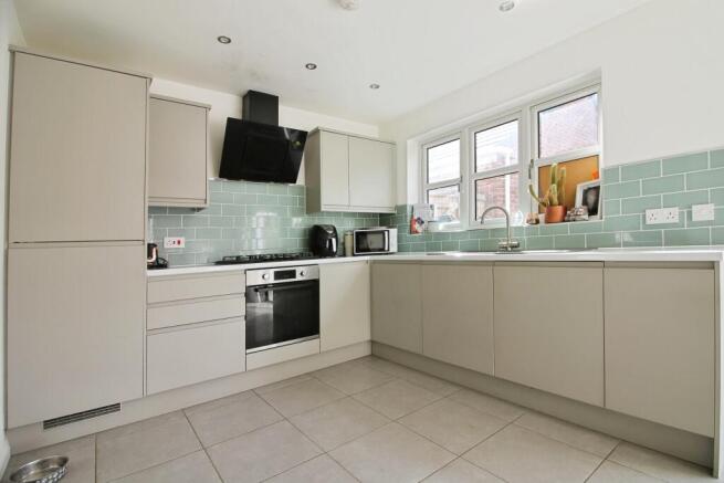 4 bed Detached for sale Image 8