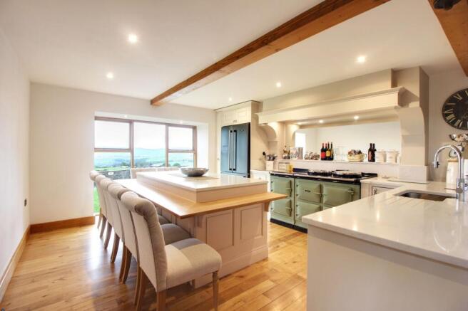 5 bed Detached for sale Image 4