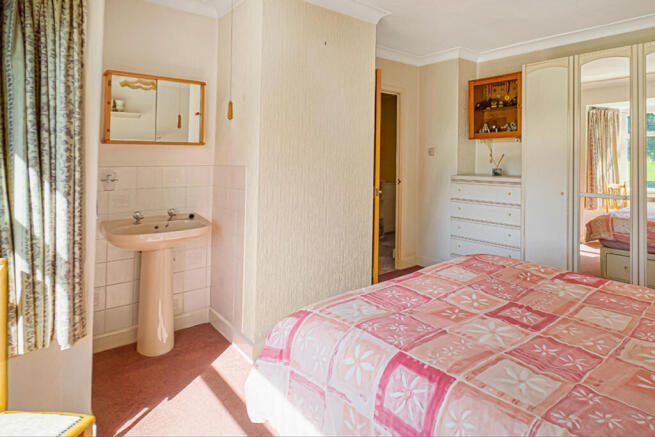 3 bed Semi-Detached for sale Image 9