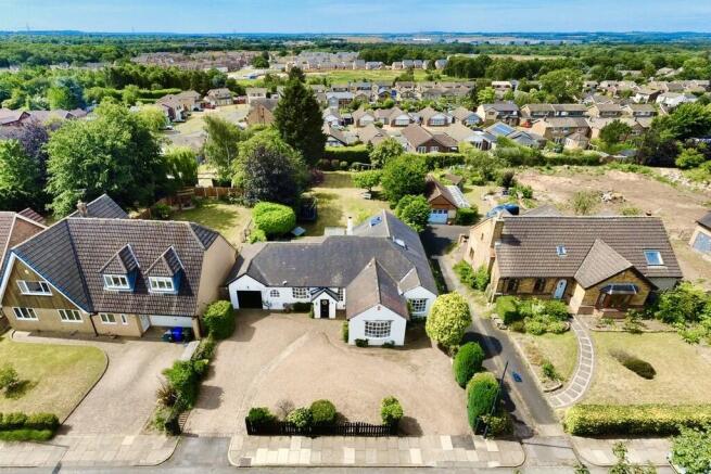 5 bed Bungalow for sale Image 8