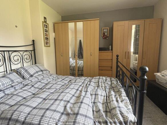 2 bed Flat for sale Image 7