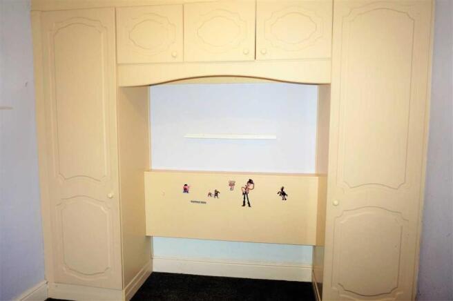 MIDDLE BEDROOM 2 :