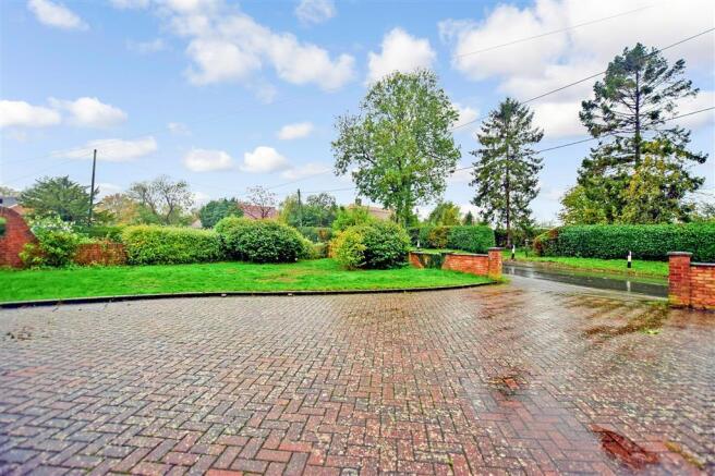 Driveway/Parking