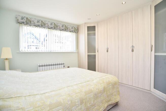 3 bed Flat for sale Image 11