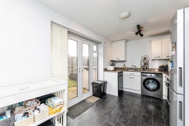 3 bed Semi-Detached for sale Image 6