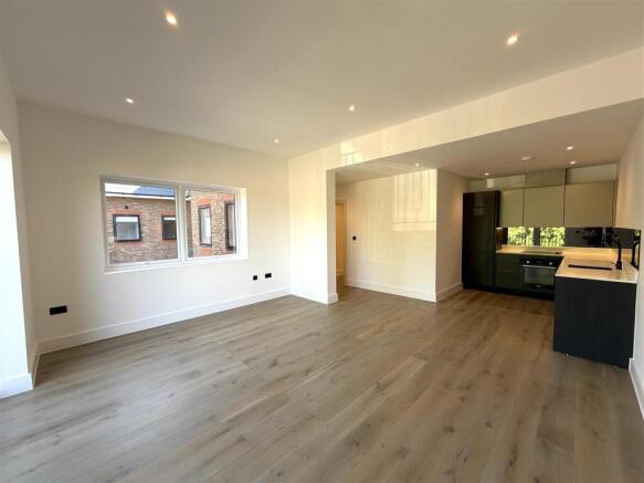 Living Room pic 3.jpeg