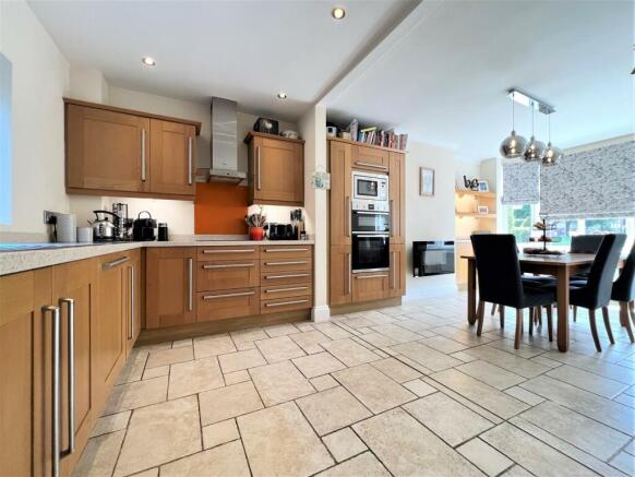 kitchen dining room.....jpg