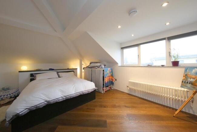 11 Vicarage Mews 210