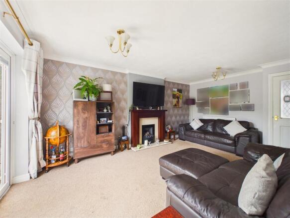 4 bed Detached for sale Image 7