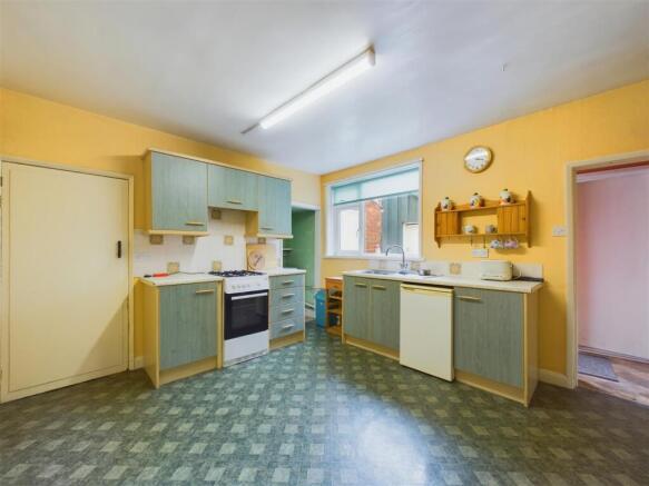 BREAKFAST/KITCHEN