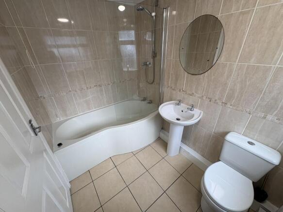 2 bed Terraced to rent Image 8