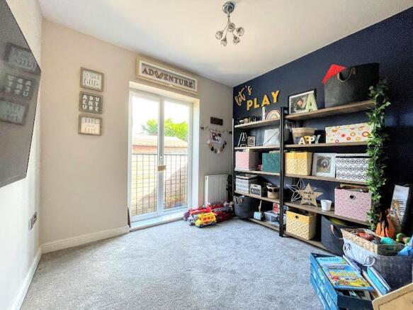 5 bed Link Detached House for sale Image 10