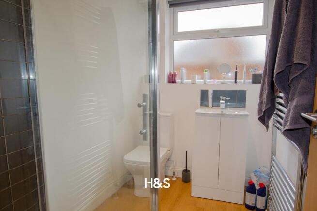 32 Sandy Hill - Bathroom.jpg