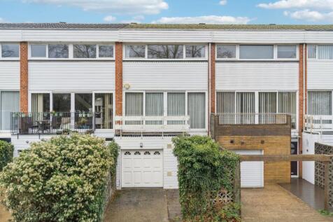 Sospel Court, Farnham Royal, SL2