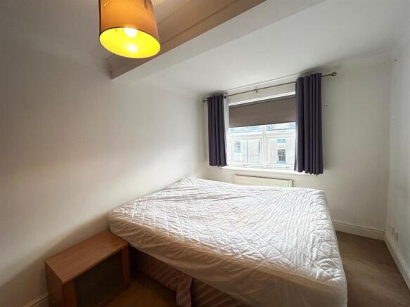 2 bed Apartment to rent Image 6