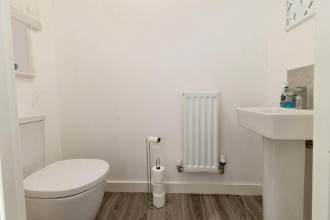 5 bed Detached for sale Image 10