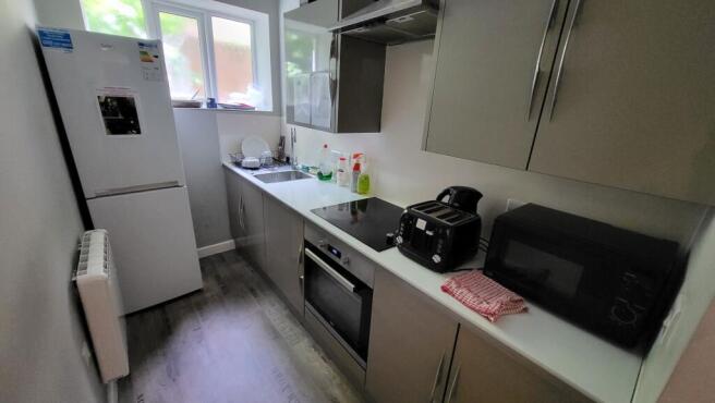 1 bed House Share to rent Image 11