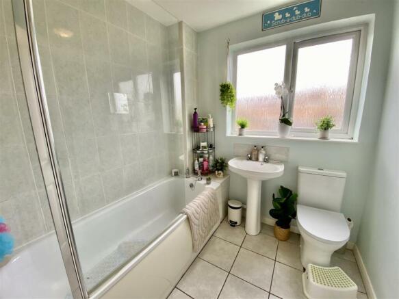 FAMILY BATHROOM