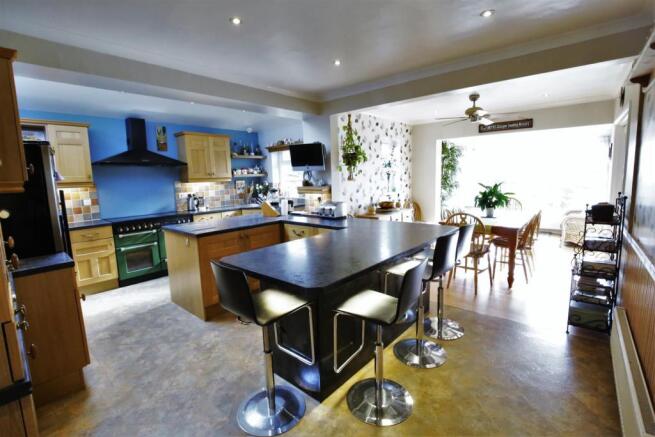 Kitchen / Breakfast 