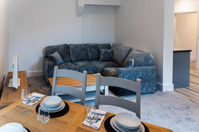 2 bed Apartment to rent Image 6