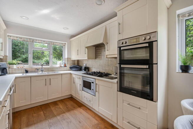 George Eliot Close, Witley, GU8 5PQ photo 4