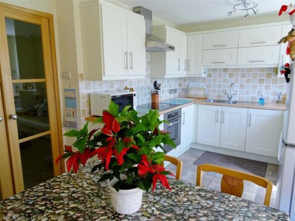 KITCHEN/DINING ROOM: