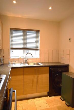 Kitchen 2.JPG