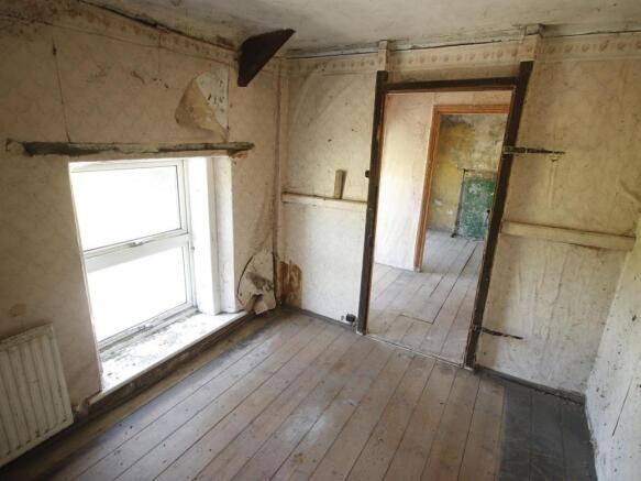 FRONT BEDROOM 2