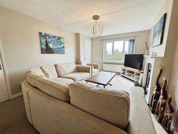 3 bed Semi-Detached for sale Image 7