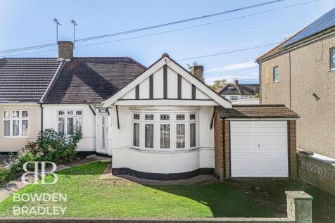 Queenborough Gardens, Ilford, IG2