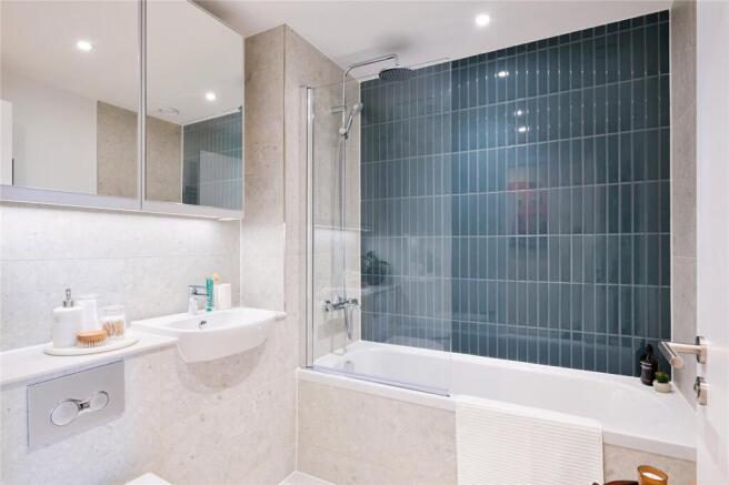 3 bed Apartment to rent Image 6