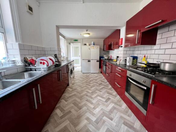 1 bed House Share to rent Image 4