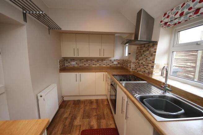 FITTED KITCHEN