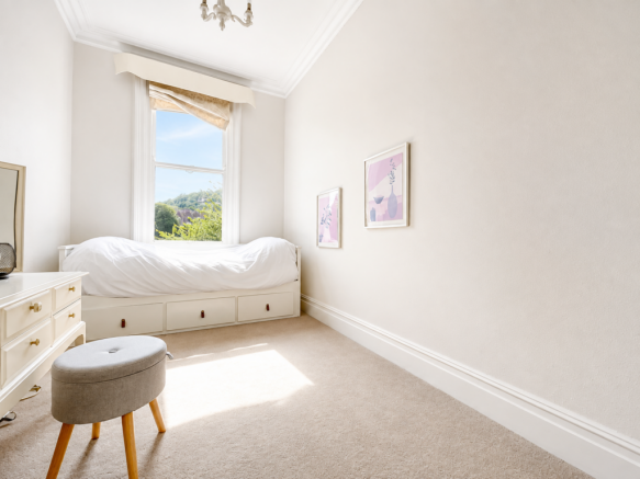 2 bed Flat for sale Image 6