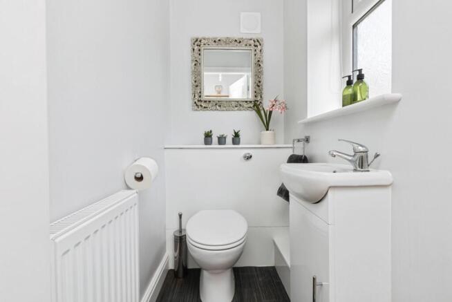 4 bed Detached for sale Image 8