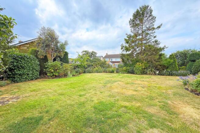 5 bed Detached for sale Image 6