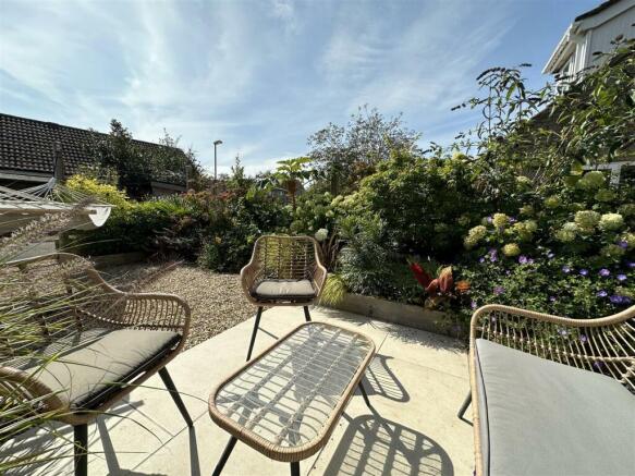 NEW FRONT GARDEN 1.JPG