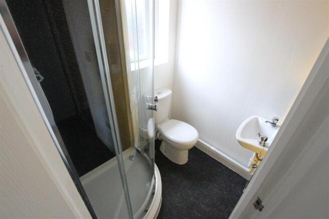 r6 ensuite.jpg