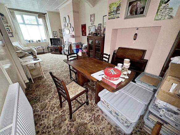 LOUNGE/DINER