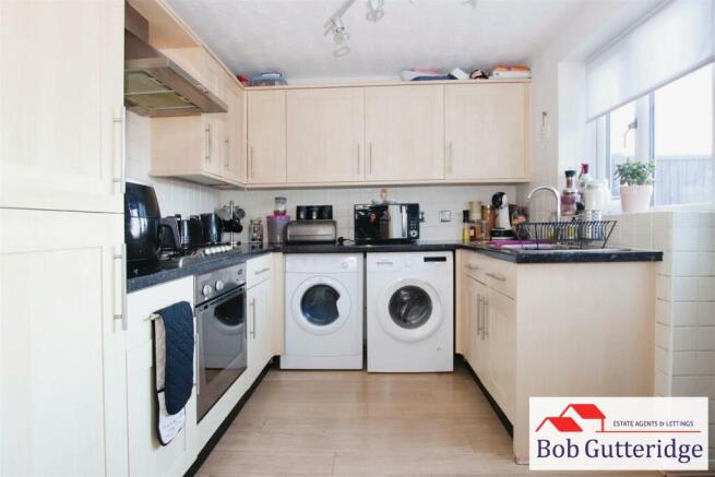 FITTED KITCHEN