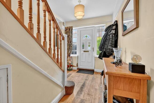 4 bed Semi-Detached for sale Image 8