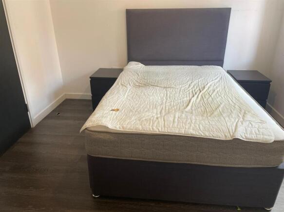 6 bed Flat to rent Image 6