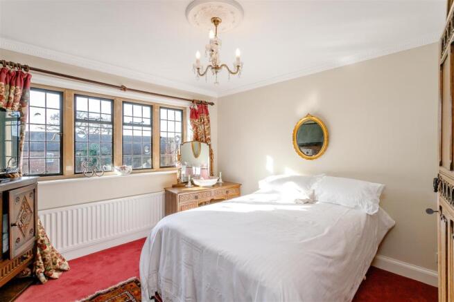 8375386-interior15.jpg